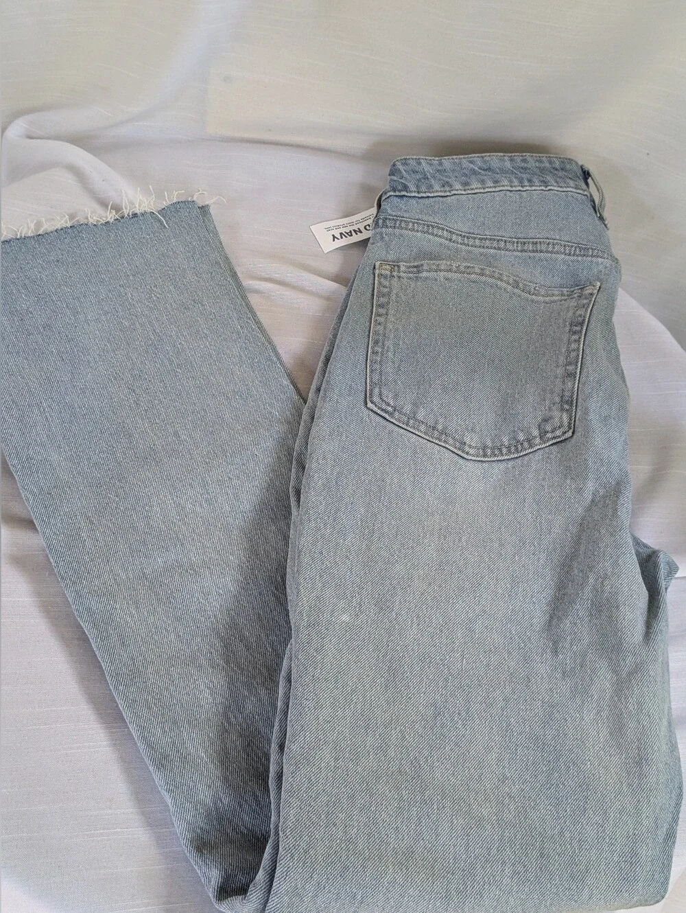 Old Navy Kicker Boot-Cut jeans featuring a light wash and distressed Sz 6